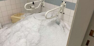 Hagelstenen komen uit toilet